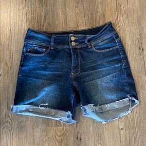 Cute jean shorts!